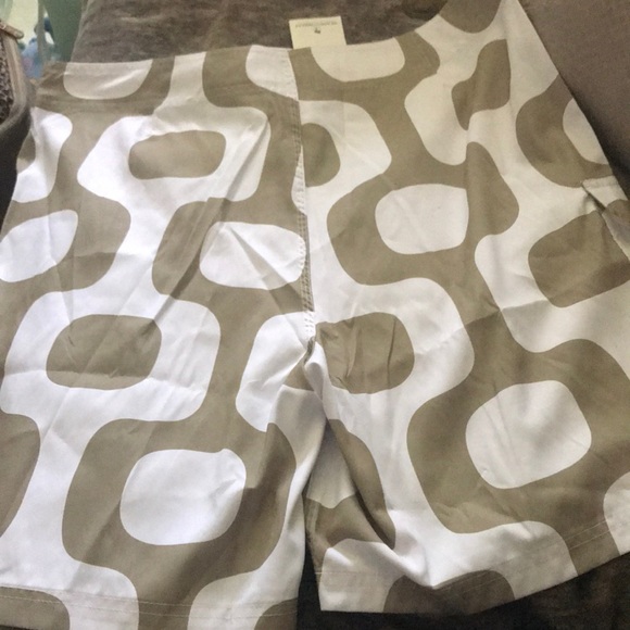 Island Company patterned Board Shorts size 38 - Picture 4 of 6